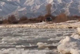 В Кыргызстане замерзло озеро Иссык-Куль -ВИДЕО
