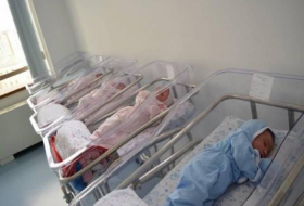 За 11 месяцев прошлого года в Азербайджане родились 150 тройняшек

