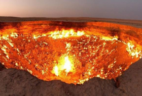 В Туркменистане придумали способ тушения газового кратера «Врата ада» -ВИДЕО
