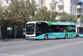 В Баку запущен первый автобус с электродвигателем