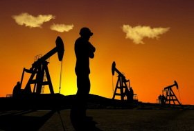 Цена на азербайджанскую нефть упала до 83 долларов