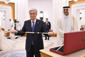 Токаеву в Катаре вручили меч
