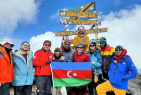 Азербайджанские альпинисты покорили вершину Килиманджаро