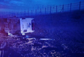 В Турции автобус съехал в кювет, пострадали 15 человек
