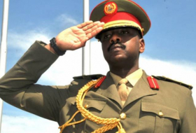 Сына президента Уганды назначили главнокомандующим ВС страны
