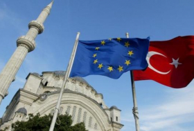 ЕС намерен развивать стабильные отношения с Турцией
