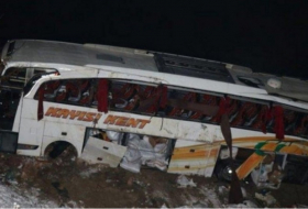 В Турции перевернулся микроавтобус, пострадали 19 человек