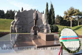 Народ Азербайджана чтит память общенационального лидера Гейдара Алиева 
