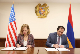 Посол США в Ереване встретилась с министром обороны Армении