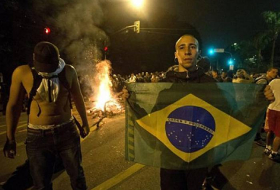 В Бразилии 49 человек пострадали в ходе беспорядков (ВИДЕО)