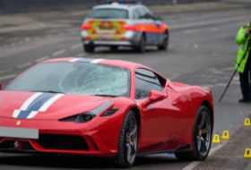 В Лондоне Ferrari врезался в толпу прохожих