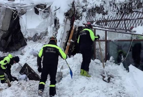 Под завалами отеля в Италии нашли восьмерых выживших - ОБНОВЛЕНО