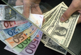 Банки начали отказываться от комиссии за обмен валют по карточкам