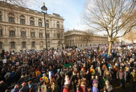 В Лондоне тысячи человек вышли на акции протеста