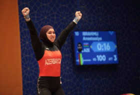 Баку-2017: Азербайджанская тяжелоатлетка выиграла 