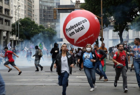 В Бразилии прошла первая за более чем 20 лет всеобщая забастовка  (ФОТО)