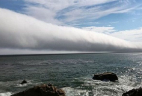 Калифорнийский пляж накрыло туманное облако (ВИДЕО)