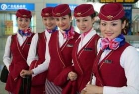 Китайскую авиакомпанию обвинили в увольнении толстых стюардесс