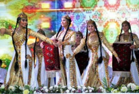 Туркменистан отмечает Праздник туркменского ковра