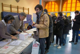 Французы активно голосуют на выборах президента