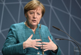 Меркель надеется на избрания Макрона президентом Франции 