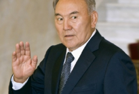 Назарбаев оттолкнул пытавшегося сделать с ним селфи миллиардера – ВИДЕО