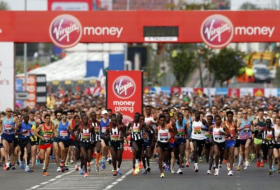 Десятки тысяч человек участвовали в Лондонском марафоне-2017