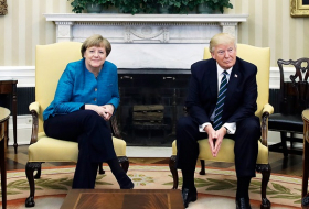 Трамп опубликовал фото рукопожатия с Меркель - ФОТО