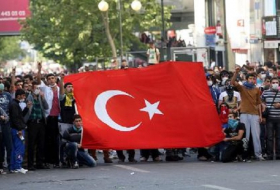 Акция протеста перед посольством Франции в Анкаре 