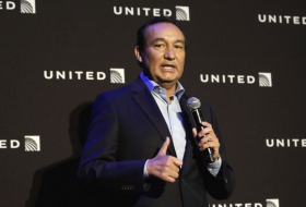 Глава United Airlines потеряет должность из-за скандала с пассажиром