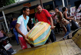 Венесуэльцам снова разрешили купить продуктов в Колумбии