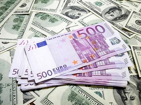 Доллар стабилен, евро дешевеет