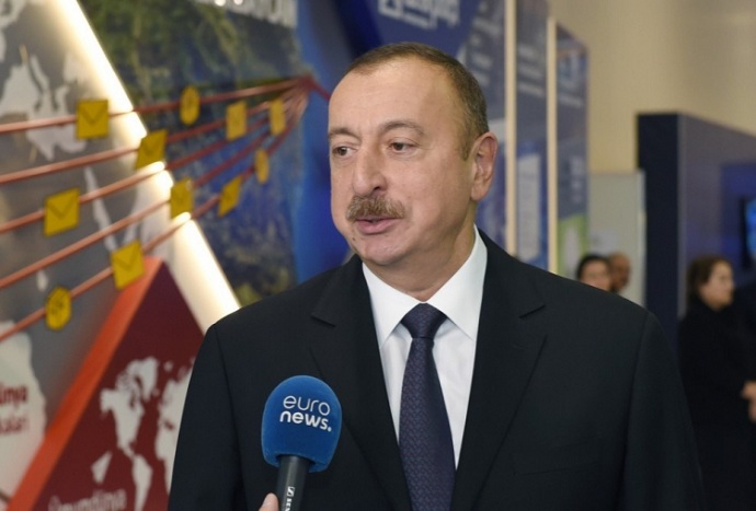 Президент: «В ближайшие годы экономика будет расти не за счет нефти и газа»