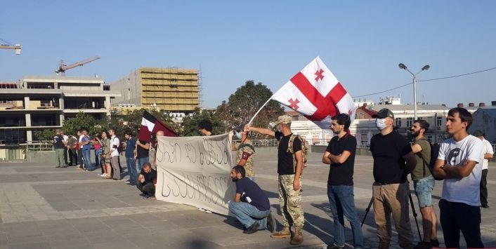 В Тбилиси прошла акция протеста в связи с грузинским монастырем в Армении (ФОТО)