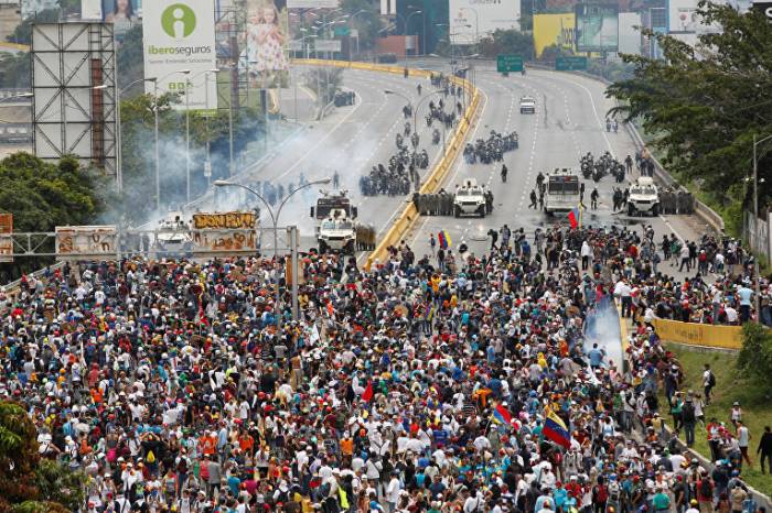 Венесуэлу будоражат протесты