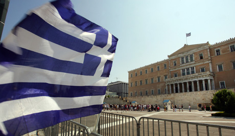 Греческий парламент обсудит референдум Ципраса
