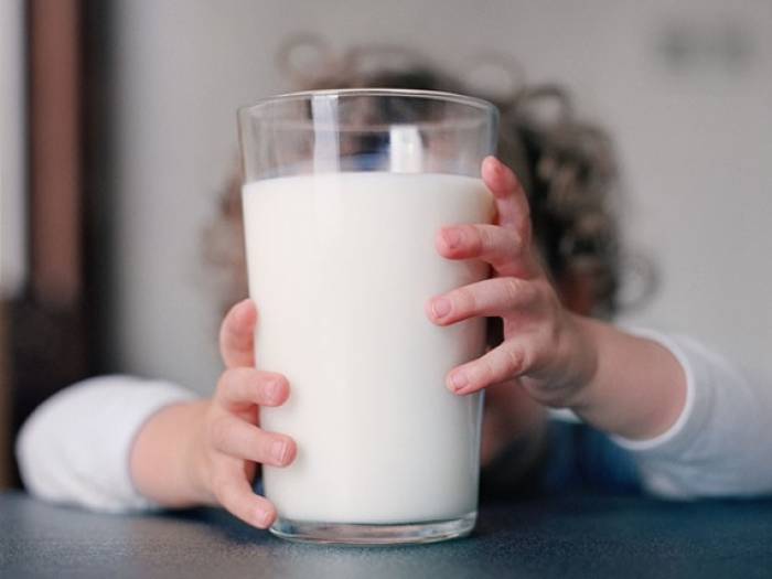 Ученые: Употребление коровьего молока влияет на на рост детей
