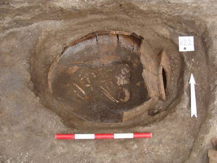 В Габале обнаружена древнейшая форма для слитков (ФОТО)