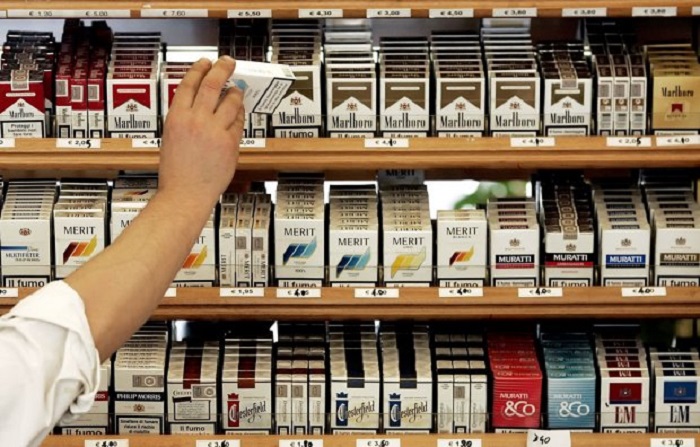 В Азербайджане вводится запрет на продажу сигарет несовершеннолетним
