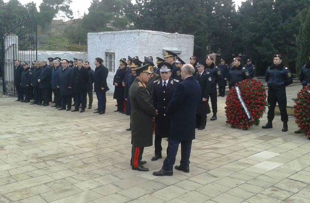 Закир Гасанов на церемонии похорон полицейских- ФОТО (ОБНОВЛЕНО)