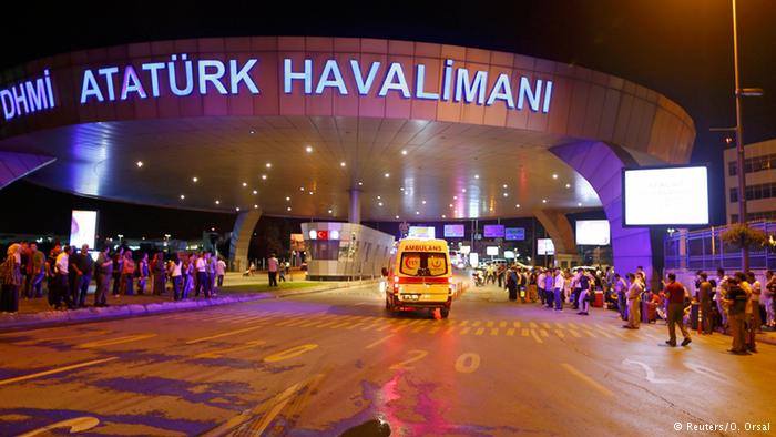Число погибших в аэропорту Стамбула возросло