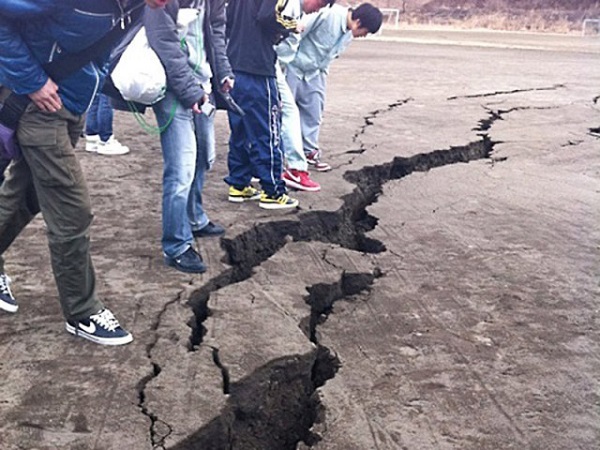 Сильное землетрясение в Индонезии