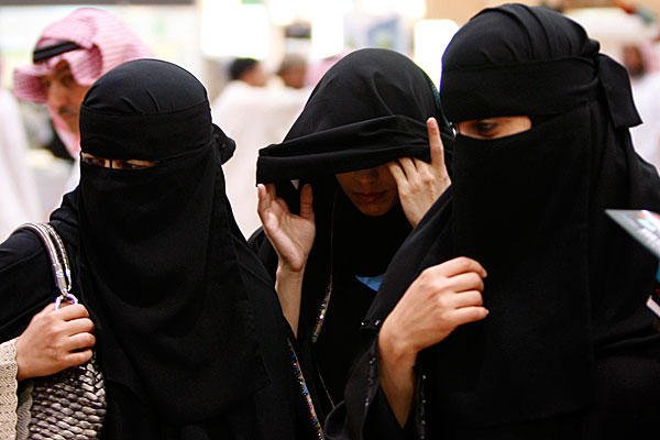 Саудовские женщины требуют отменить закон о власти мужчины
