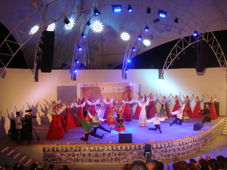 В Шеки проходит IV Международный фестиваль "Шелковый путь"