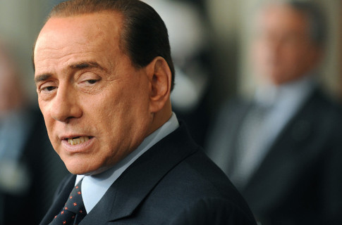 Берлускони покинул больницу