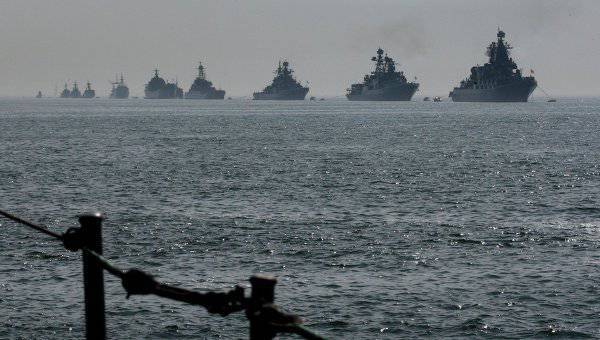 Российские корабли проводят учения в Каспийском море