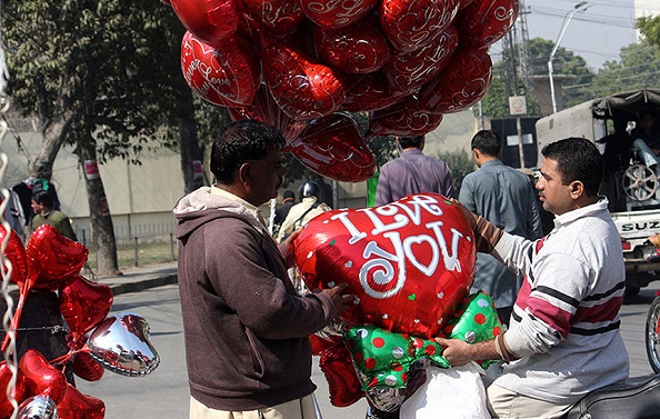 Президент Пакистана призвал граждан не отмечать День святого Валентина