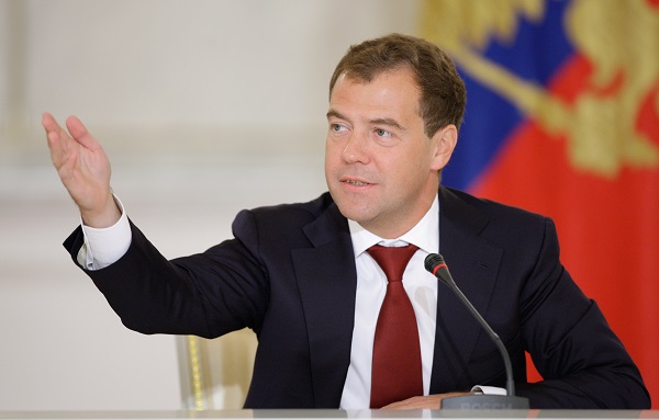 Медведев призвал не разорять Россию увеличением пенсий