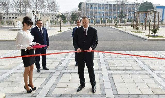 Ильхам Алиев принял участие в открытии студенческого общежития в Гяндже - ФОТО