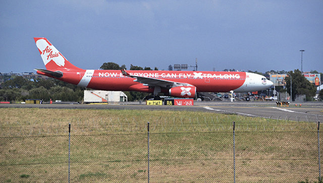 Пилот AirAsia посадил самолет не в той стране